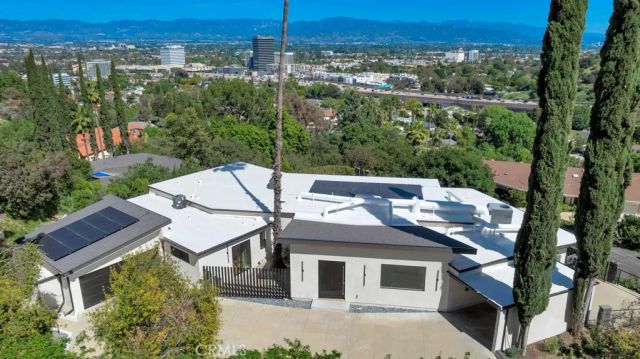 15641 High Knoll Road, Encino, CA 91436