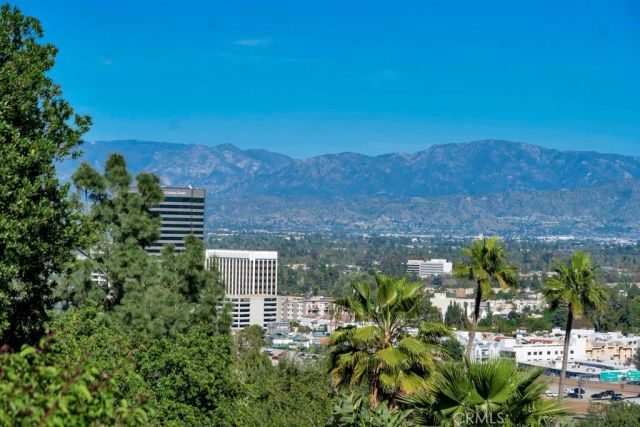 15641 High Knoll Road, Encino, CA 91436