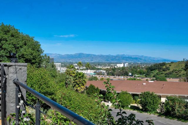 15641 High Knoll Road, Encino, CA 91436