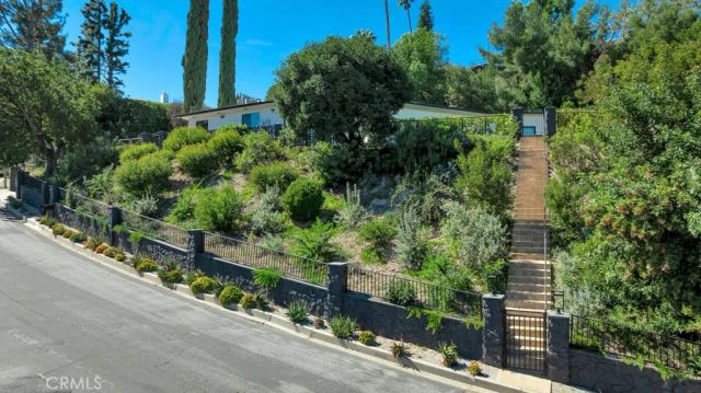 15641 High Knoll Road, Encino, CA 91436