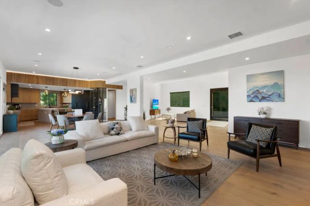 15641 High Knoll Road, Encino, CA 91436