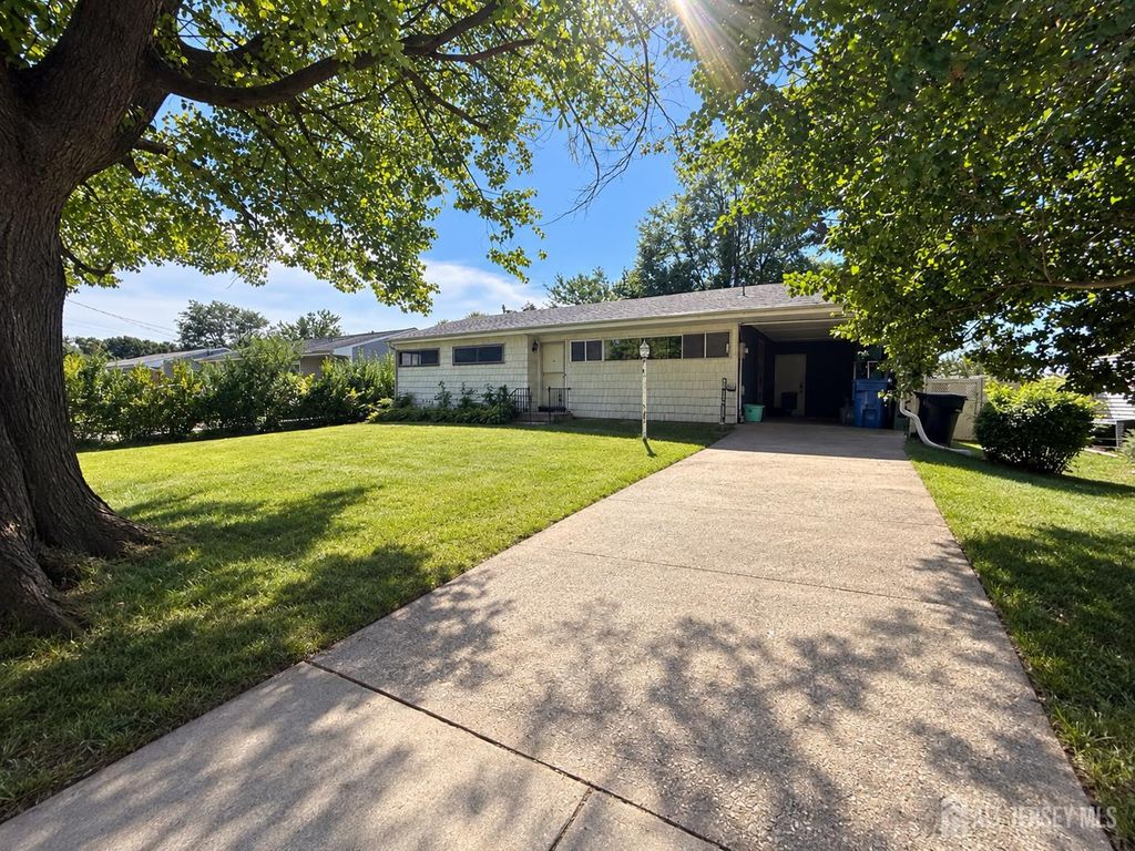 9 Wellesley Road, Old Bridge, NJ 08859