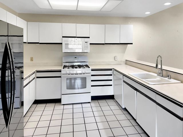 2601 S Broadmoor Drive 66, Palm Springs, CA 92264