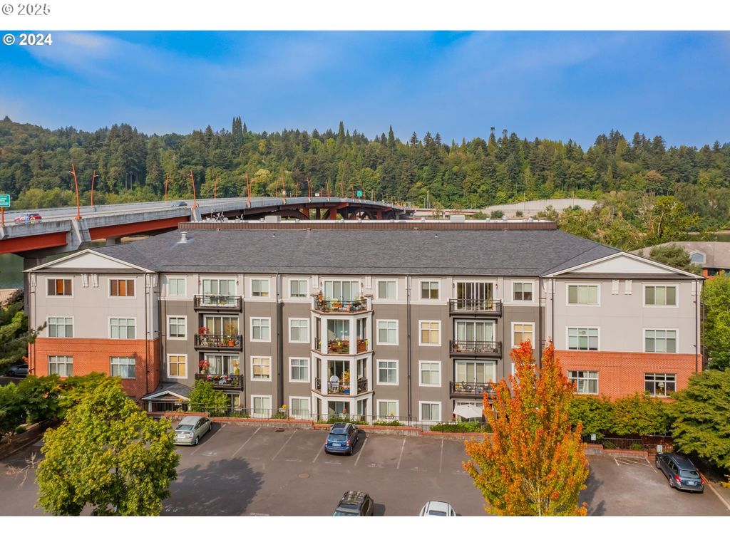 196 Se SPOKANE St 101, Portland, OR 97202