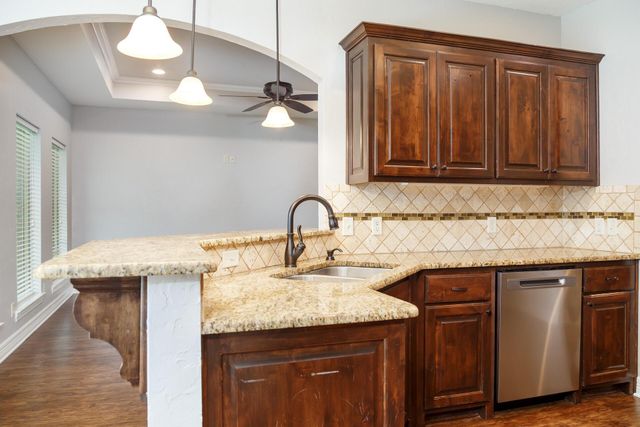 124 Lakeway Lane, Longview, TX 75604