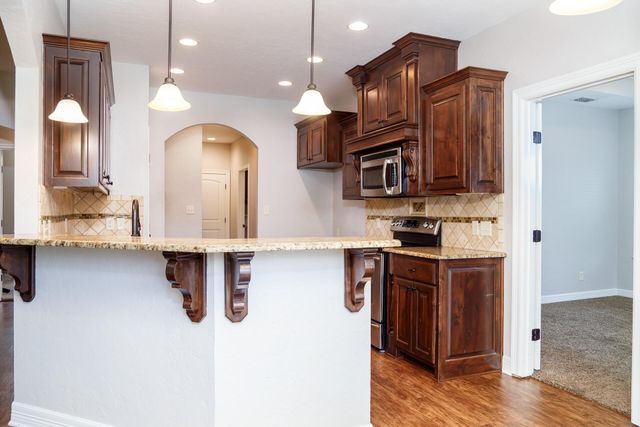 124 Lakeway Lane, Longview, TX 75604
