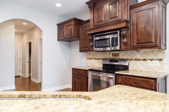 124 Lakeway Lane, Longview, TX 75604