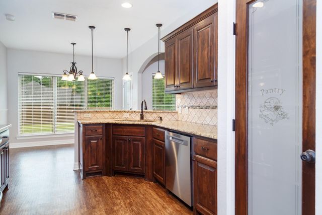 124 Lakeway Lane, Longview, TX 75604