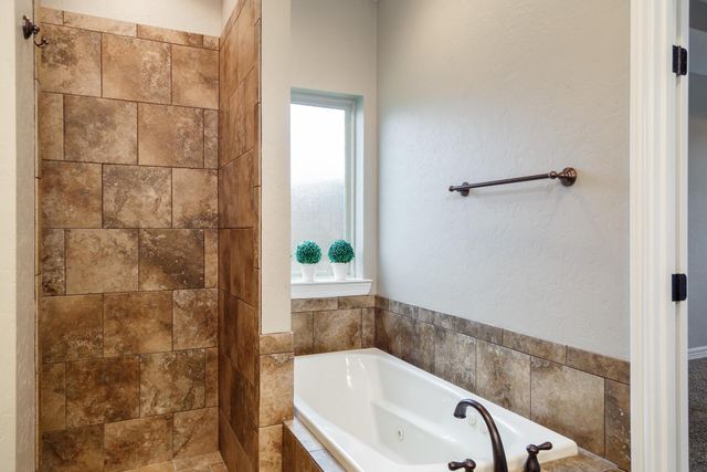 124 Lakeway Lane, Longview, TX 75604