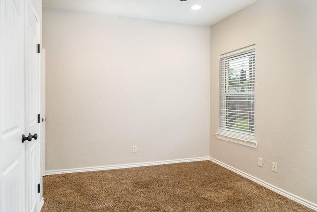 124 Lakeway Lane, Longview, TX 75604