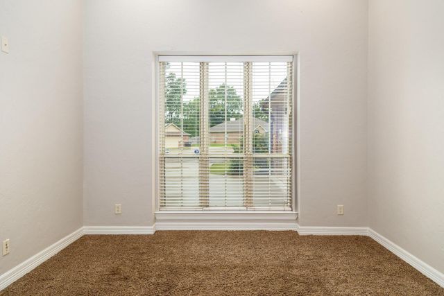 124 Lakeway Lane, Longview, TX 75604
