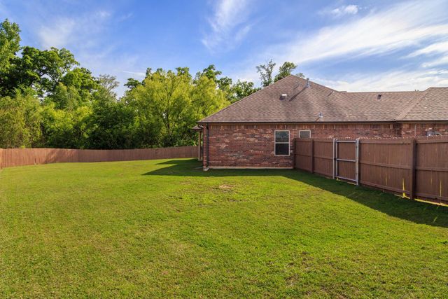 124 Lakeway Lane, Longview, TX 75604