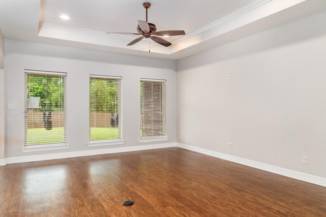 124 Lakeway Lane, Longview, TX 75604