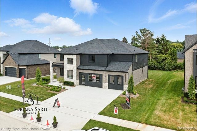 50931 Mistwood Drive, Macomb, MI 48042