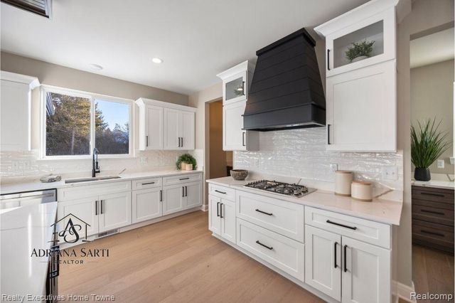 50931 Mistwood Drive, Macomb, MI 48042
