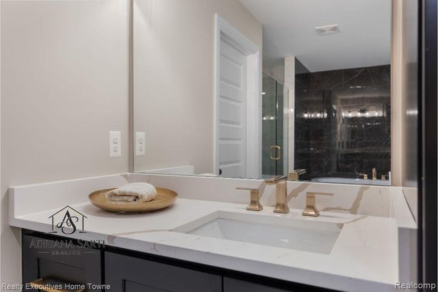 50931 Mistwood Drive, Macomb, MI 48042