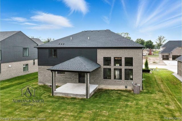 50931 Mistwood Drive, Macomb, MI 48042