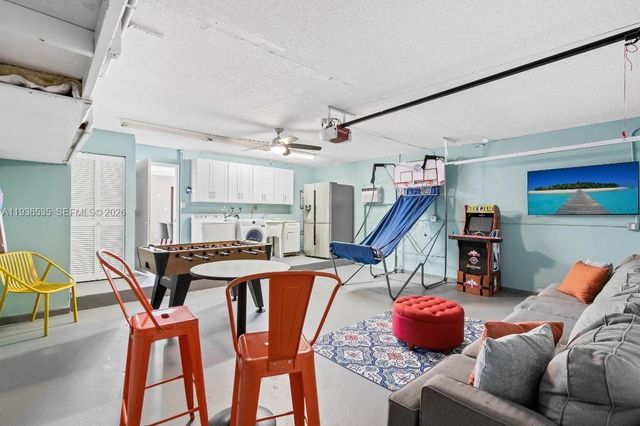 223 SE 8th St, Dania Beach, FL 33004