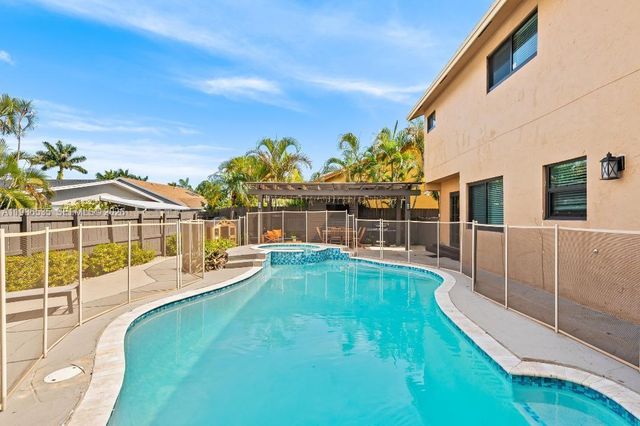 223 SE 8th St, Dania Beach, FL 33004