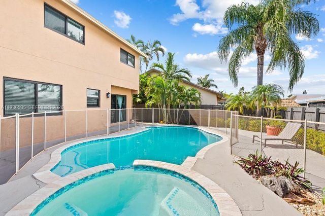 223 SE 8th St, Dania Beach, FL 33004