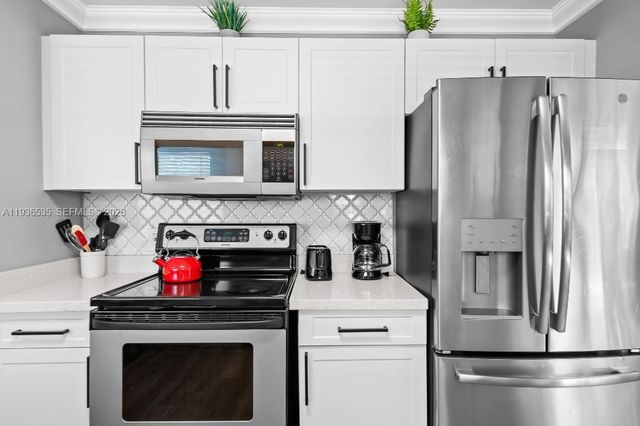 223 SE 8th St, Dania Beach, FL 33004