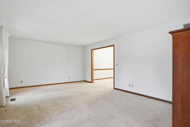 701 Red Fox Road, Findlay, OH 45840