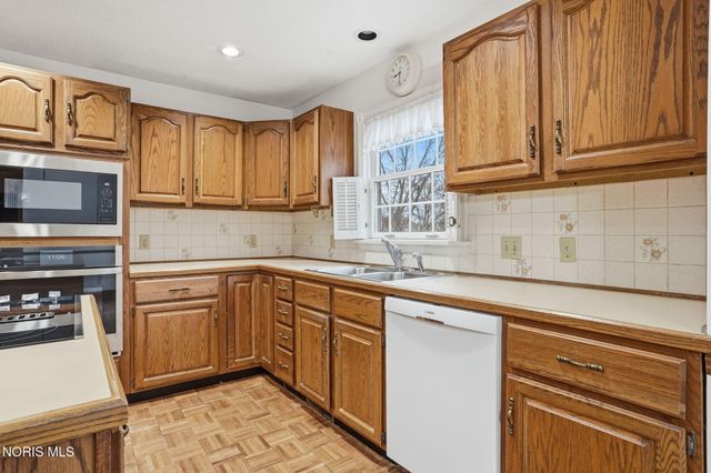 701 Red Fox Road, Findlay, OH 45840