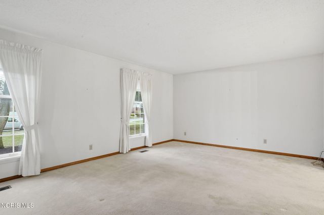 701 Red Fox Road, Findlay, OH 45840