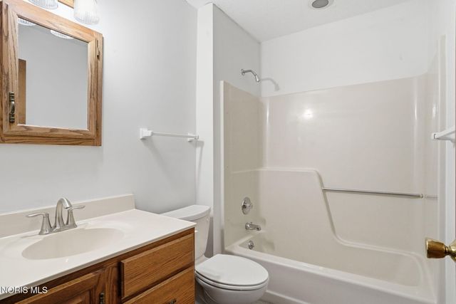 701 Red Fox Road, Findlay, OH 45840