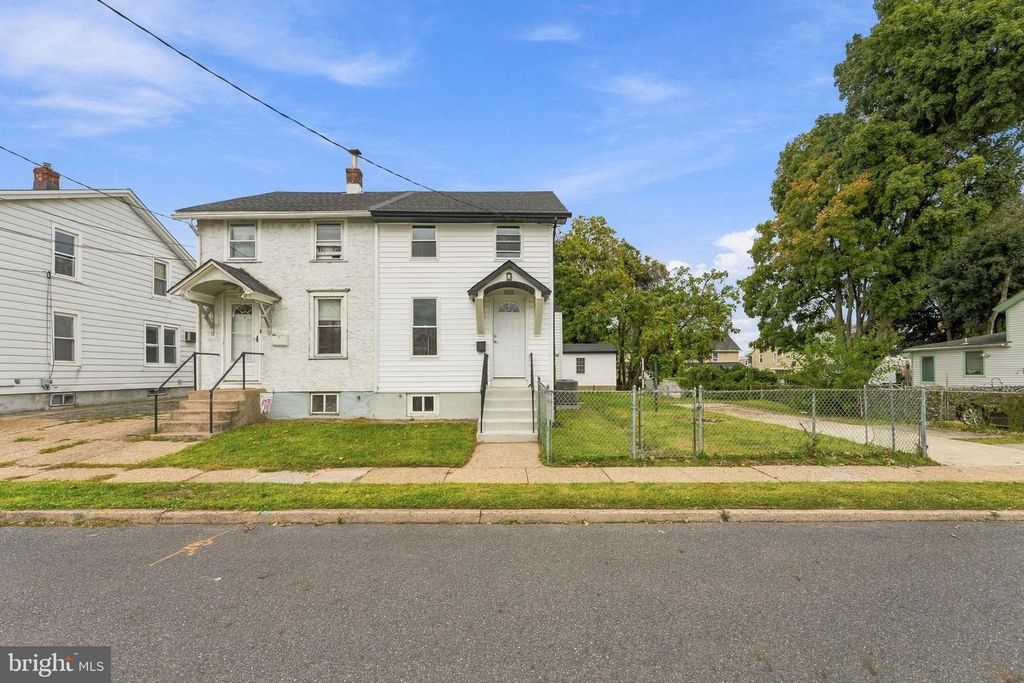 825 W 3RD ST, Florence, NJ 08518 — exterior