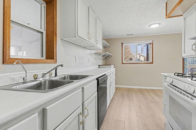 9558 Belding Road NE, Rockford, MI 49341