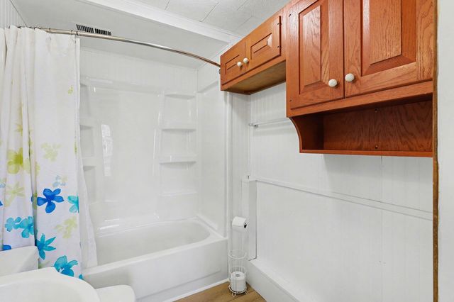 9558 Belding Road NE, Rockford, MI 49341