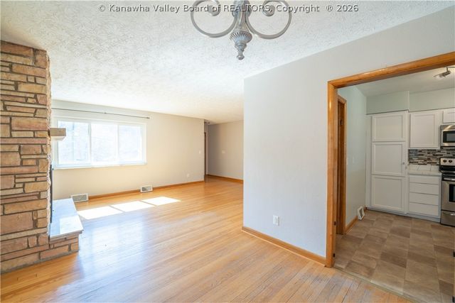 670 Forest Circle, South Charleston, WV 25303