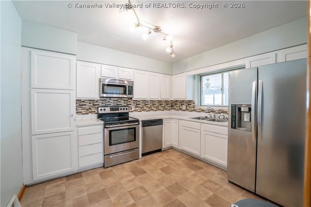 670 Forest Circle, South Charleston, WV 25303