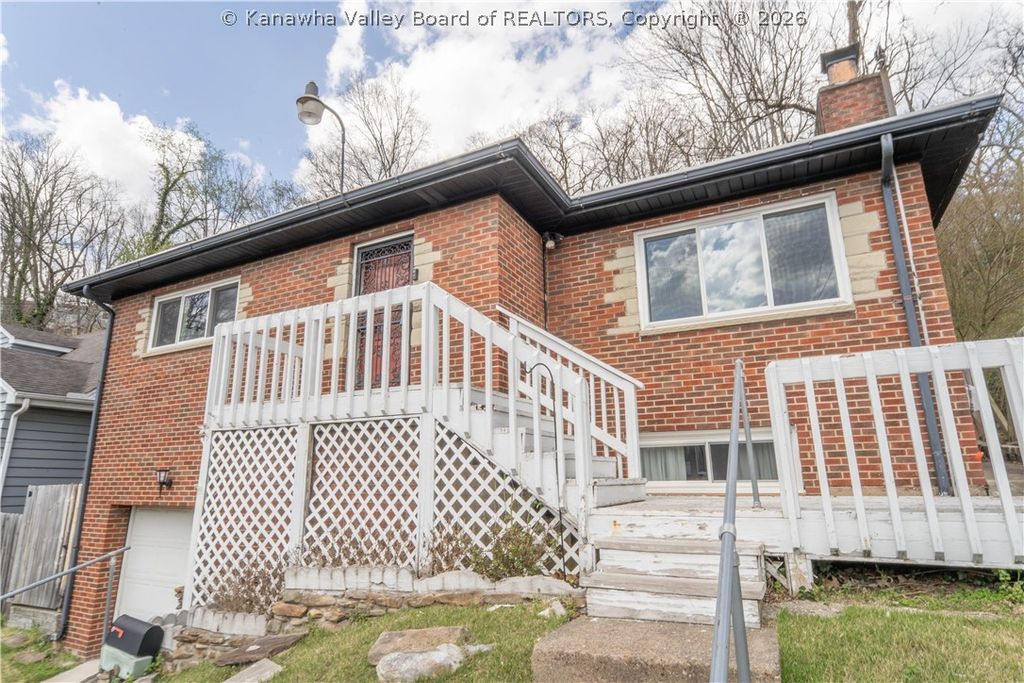 670 Forest Circle, South Charleston, WV 25303