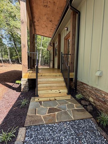 319 Wolf Creek Trail, Mineral Bluff, GA 30559