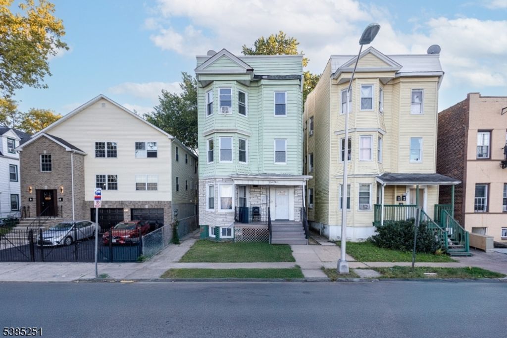 23 9Th Ave, East Orange City, NJ 07018