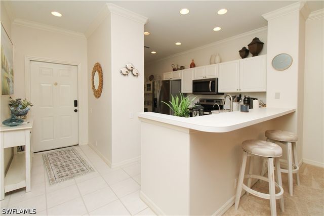 8217 Parkstone PL 102, Naples, FL 34120