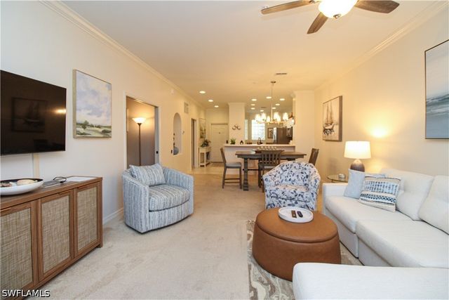 8217 Parkstone PL 102, Naples, FL 34120