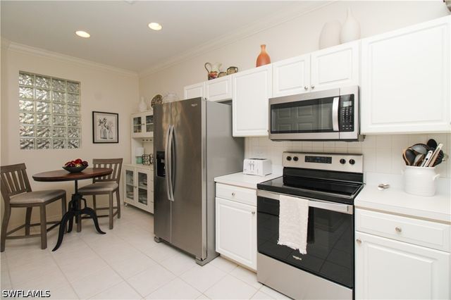 8217 Parkstone PL 102, Naples, FL 34120