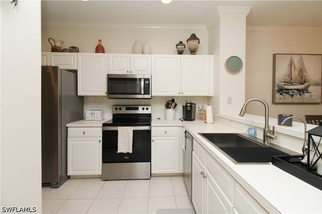 8217 Parkstone PL 102, Naples, FL 34120