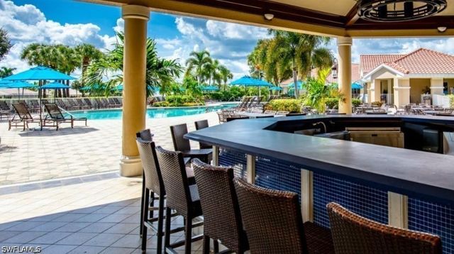 8217 Parkstone PL 102, Naples, FL 34120