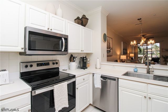 8217 Parkstone PL 102, Naples, FL 34120