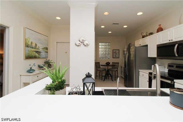 8217 Parkstone PL 102, Naples, FL 34120