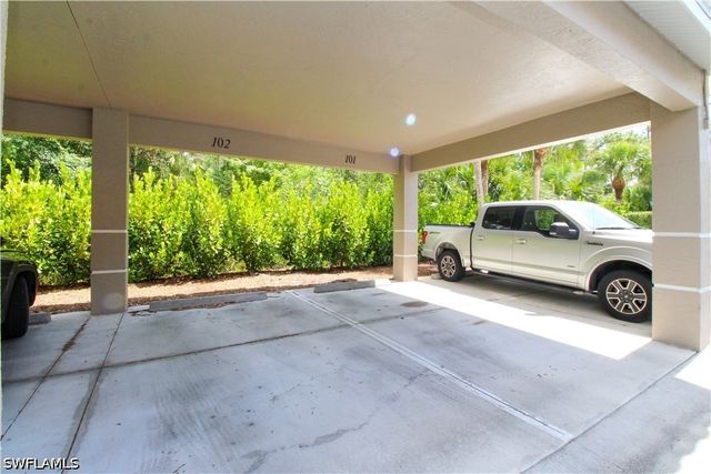 8217 Parkstone PL 102, Naples, FL 34120