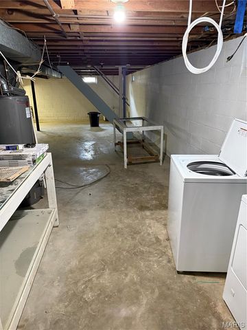 9091 Patrick Drive, St John, MO 63114