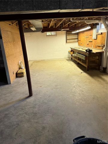 9091 Patrick Drive, St John, MO 63114