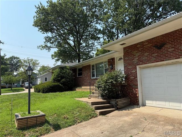 9091 Patrick Drive, St John, MO 63114