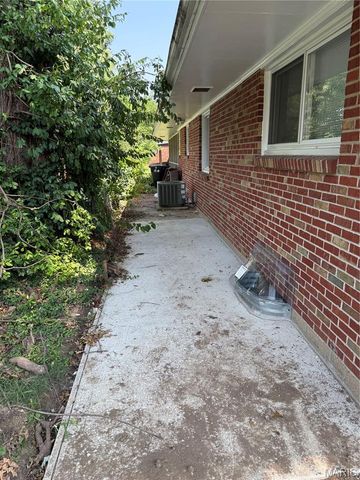 9091 Patrick Drive, St John, MO 63114