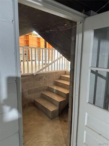 9091 Patrick Drive, St John, MO 63114